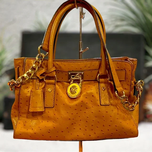 🚨‼️SOLD 🚨‼️ Michael Khors Ostrich Hamilton line leather purse - Picture 1 of 10